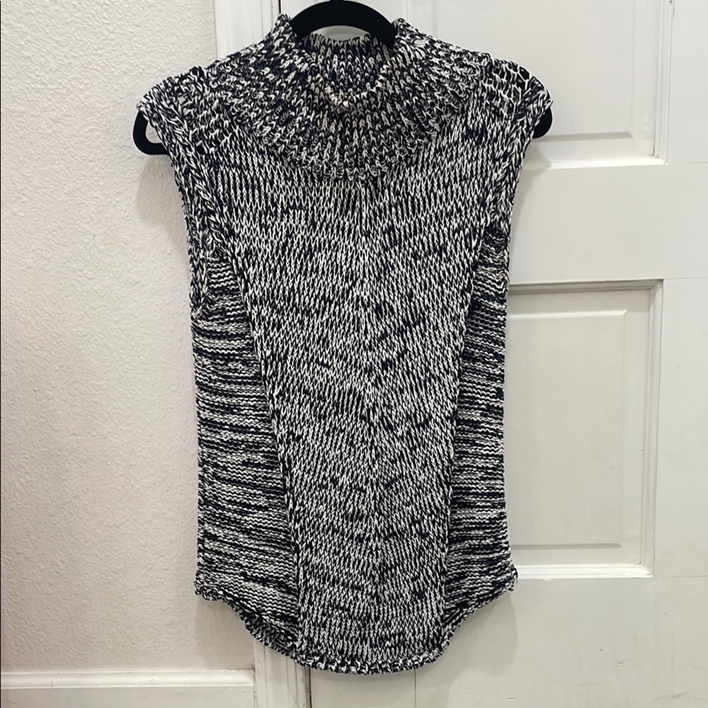 White House Black Market Monochrome Knit Top